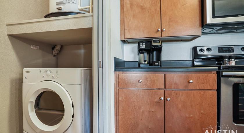 Austin Stylish 4BR with Smart TV and Free Garage Parking 4-Star Accommodation amenity