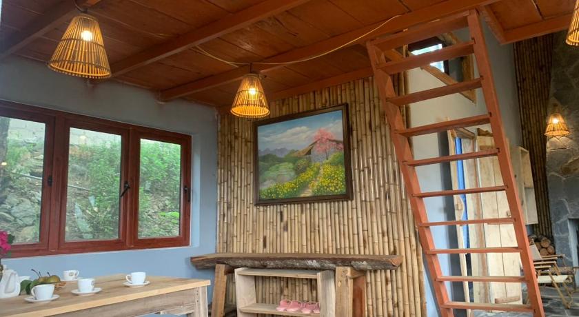 Image of Family Room with Garden View 1