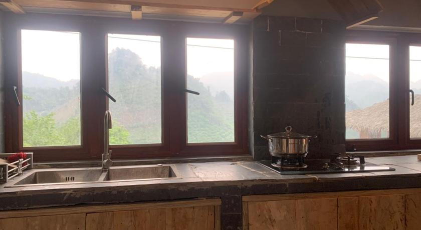 Image of Family Room with Garden View 4