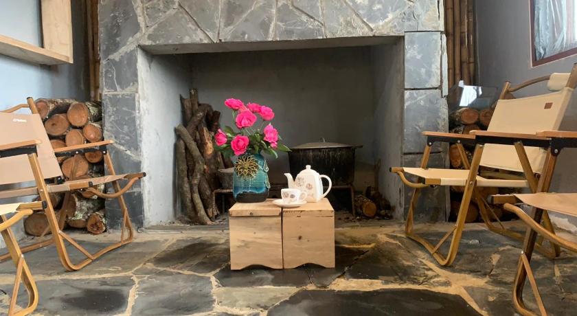Image of Family Room with Garden View 3