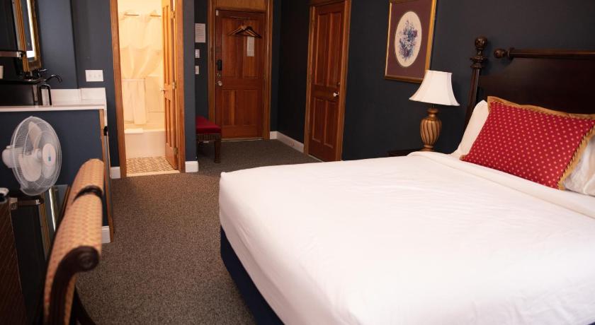 The Victor Hotel photo