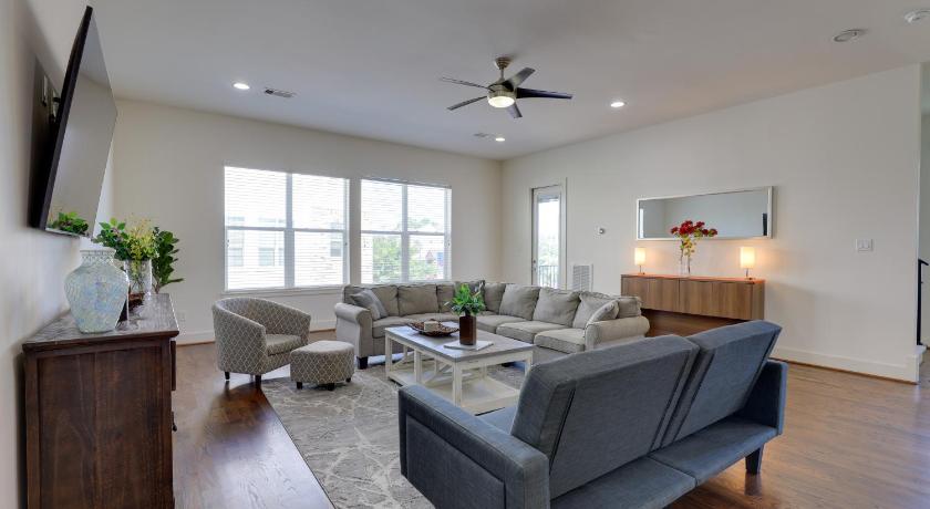 3-Story Home Near Museums, Nightlife and Downtown! photo