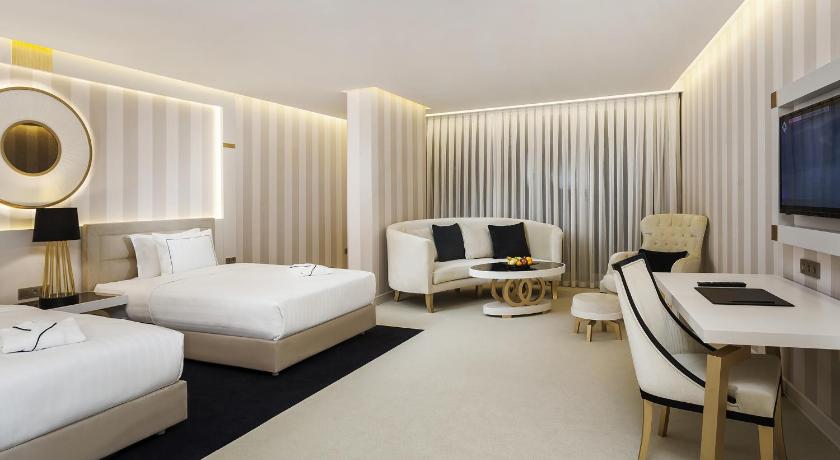 Ramada Hotel & Suites by Wyndham Istanbul- Sisli - image 12