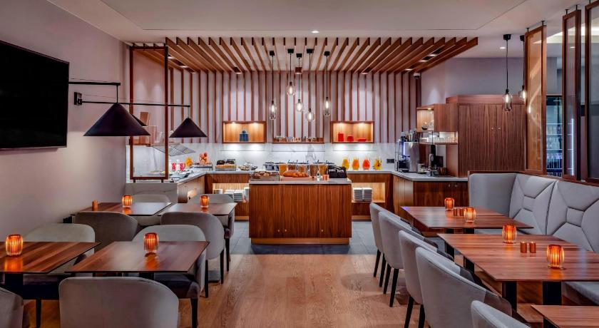 Image of Club King Room - Club Lounge Access 4