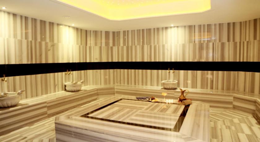 Ramada Hotel & Suites by Wyndham Istanbul- Sisli - image 2