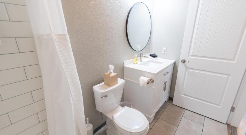Colony Suites photo