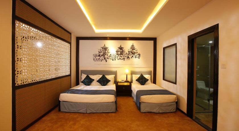 Image of Suite Family Room 11