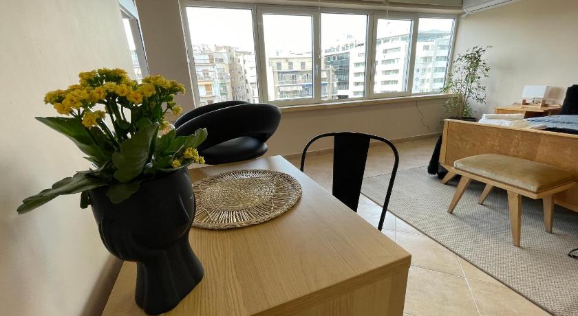 Cozy apartment in heart Athens near metro Fix 100m - image 5