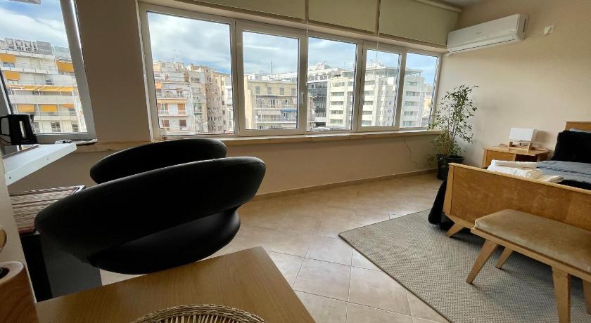 Cozy apartment in heart Athens near metro Fix 100m - image 11