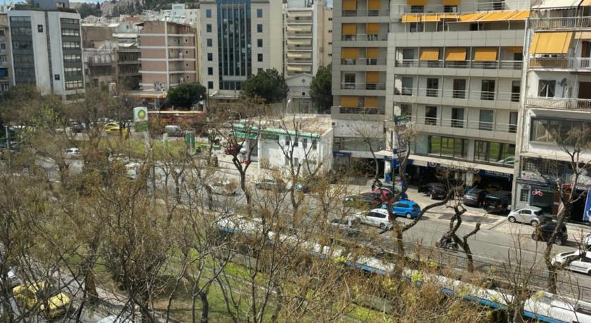 Cozy apartment in heart Athens near metro Fix 100m - image 8