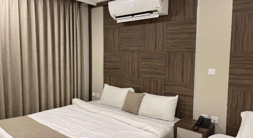 รูปของห้องดีลักซ์เตียงใหญ่หรือเตียงแฝด (Deluxe Double or Twin Room) 0