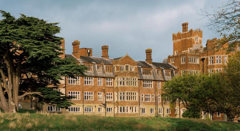 De Vere Selsdon Estate photo