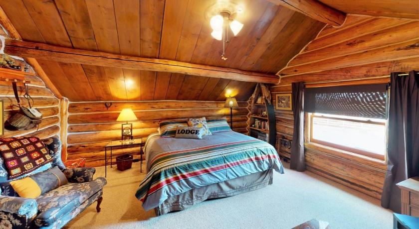 Dog Friendly Ty's Cabin by AAA Red Lodge Rentals photo