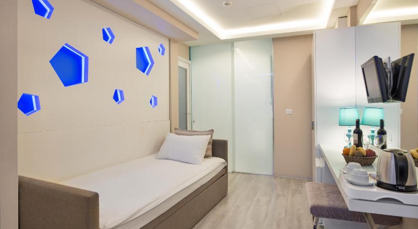Image of Triple Room 4