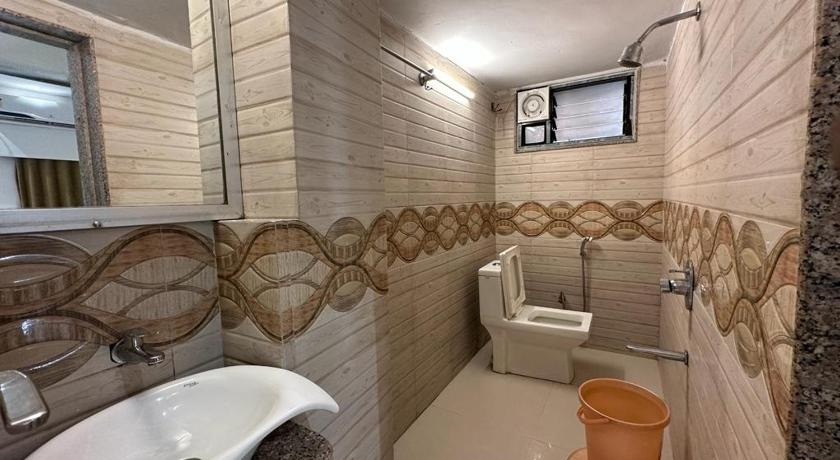 HOTEL GOLDEN VEENA- MOUNT ABU- 1 km FROM NAKKI LAKE photo
