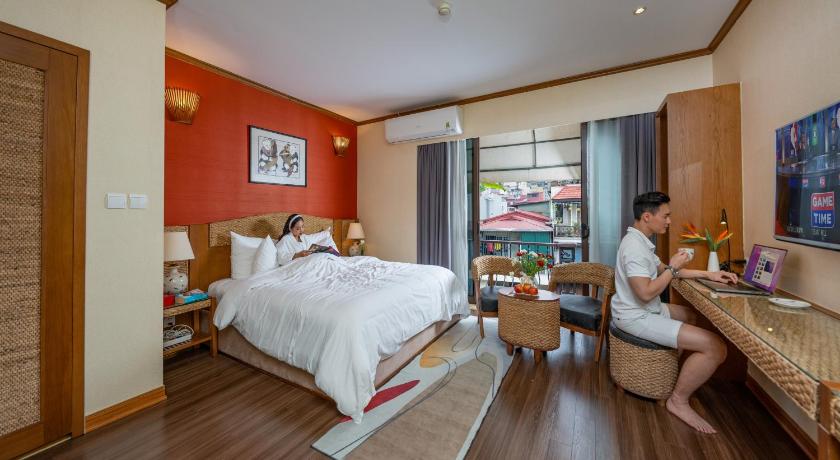 Image of Premier Balcony King 9