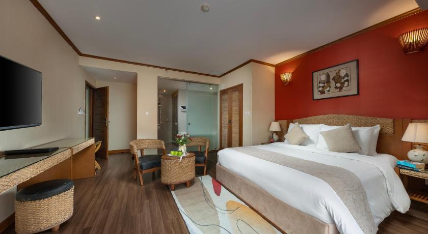 Image of Premier Balcony King 7