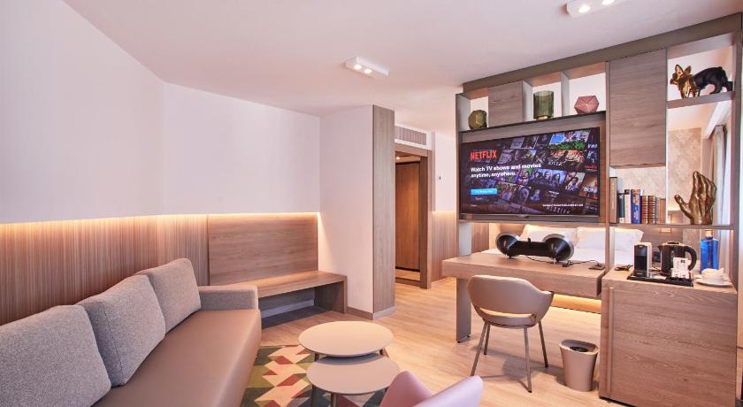 Image of Deluxe Triple Room 8