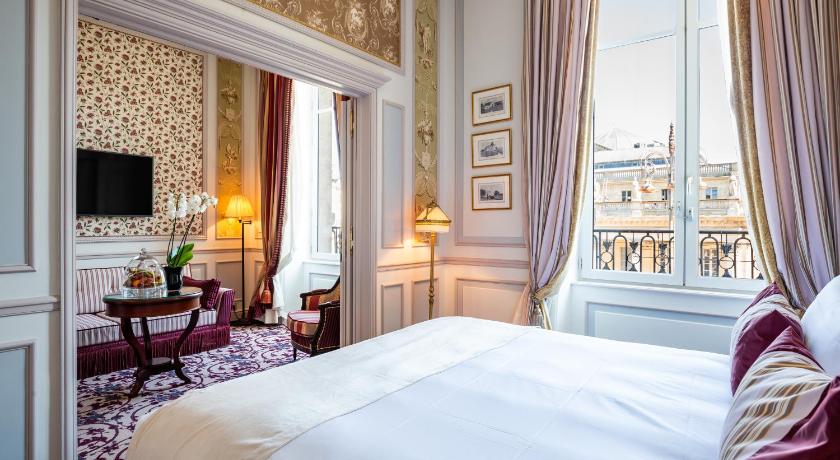 Image of 1 King Junior Suite Opera View 6