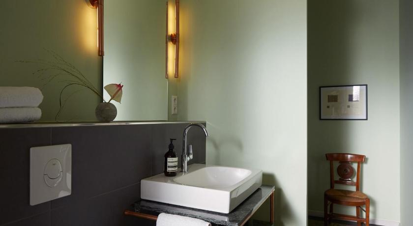 Image of Studio - 1 to 2 People 8