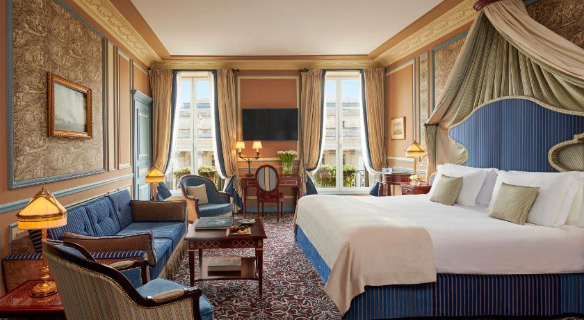 Image of 1 King Junior Suite Opera View 0