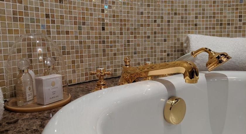 Image of Royal Suite 8