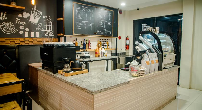 Cebu DLT Suites Cebu powered by Cocotel 3-Star Hotel pool