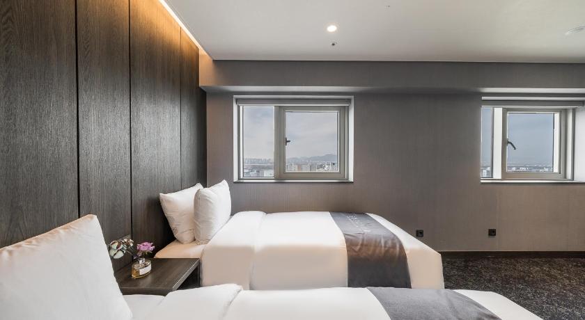 Image of Superior Triple Room 0