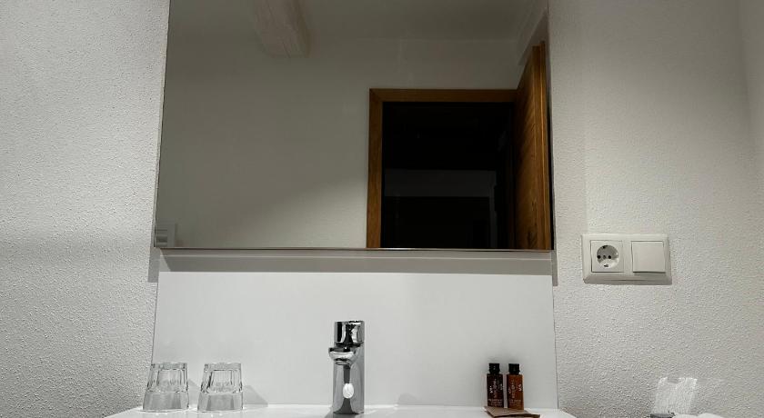 Bathroom, Gasthof Goldene Krone in Pottenstein
