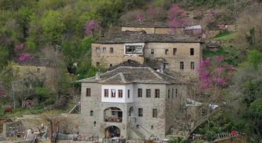 Traditional GuestHouse Permet photo