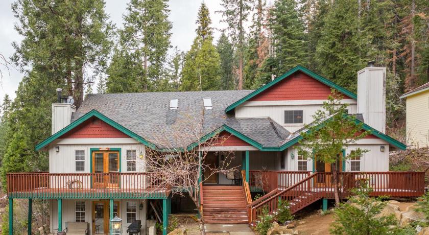 Inside Yosemite Winter Wonderland — Hotel in Yosemite West (CA)
