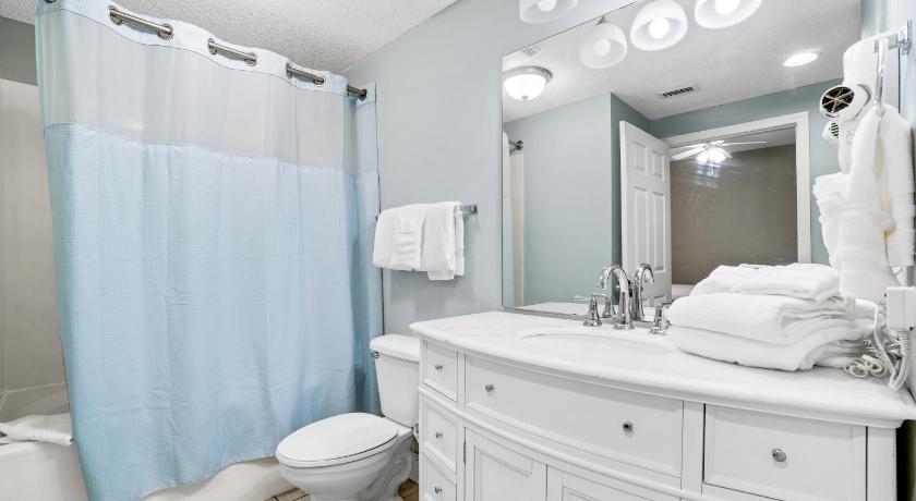 Image of One-Bedroom Apartment 615 with Sea View 2