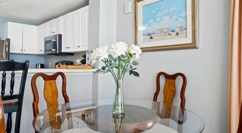 Image of One-Bedroom Apartment 615 with Sea View 6
