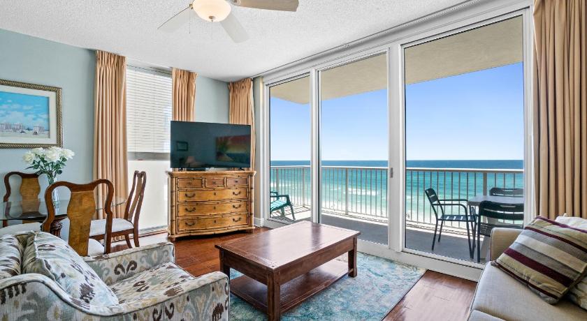 Image of One-Bedroom Apartment 615 with Sea View 0