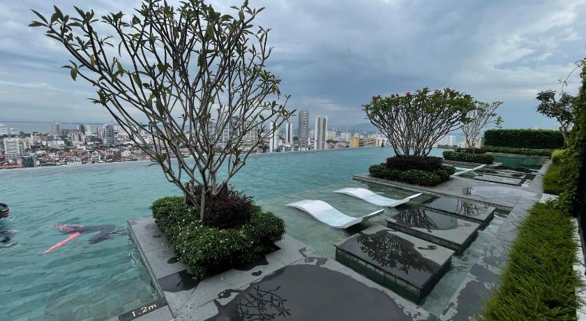 New Georgetown Modern City View 2BR Homestay-8 to 10pax photo