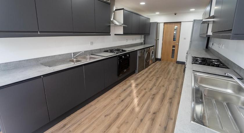 76 Bournbrook road Equipped studios near QE - image 2