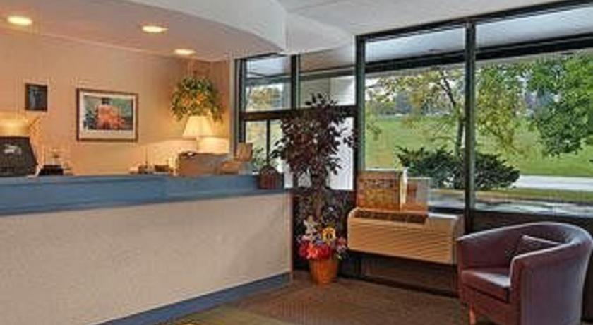 Super 8 By Wyndham White River Junction photo
