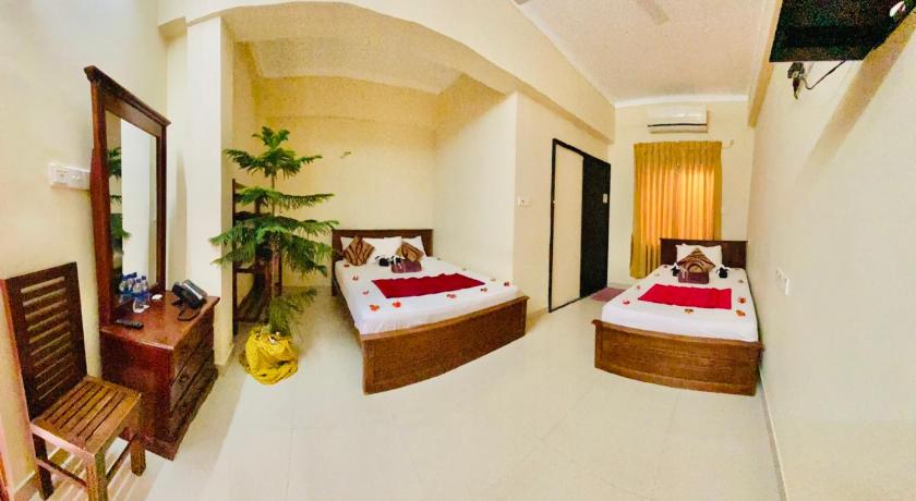 Yals Town Inn photo