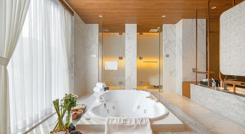Ảnh của Biệt Thự 6 Phòng Ngủ Có Hồ Bơi Và Tầm Nhìn Ra Biển (Beachfront Six-Bedroom Pool Villa) 2