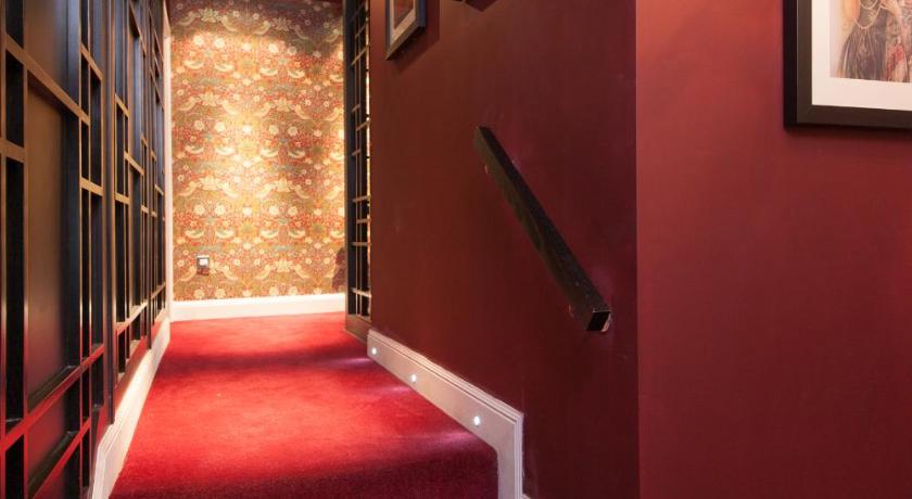 Image of Three-Bedroom Apartment 17