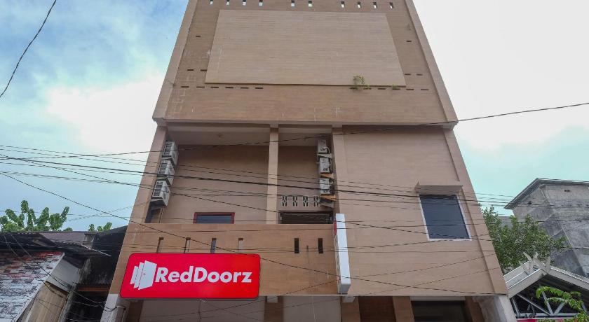 RedDoorz @ Hotel Rich Parepare near Pantai Mattirotasi – Parepare, CA