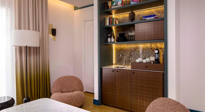Image of Apartment with Terrace 4