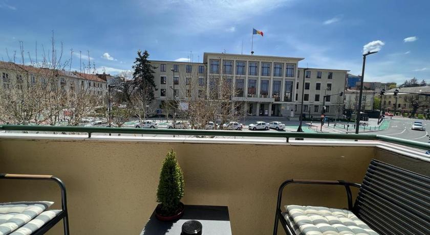 Square View