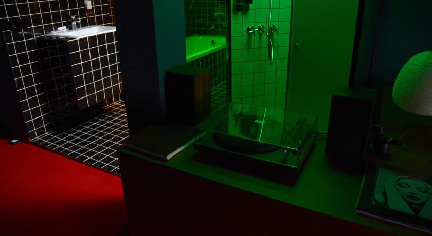 Image of Studio with Balcony 4