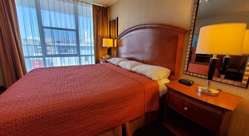 Royal Pacific Motor Inn photo