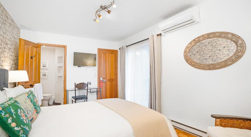 Image of Double Room with Private Bathroom 0