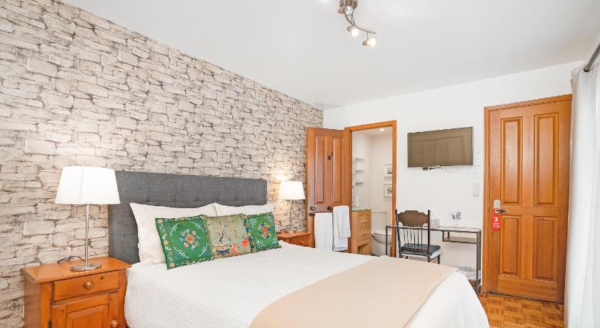 Image of Double Room with Private Bathroom 4