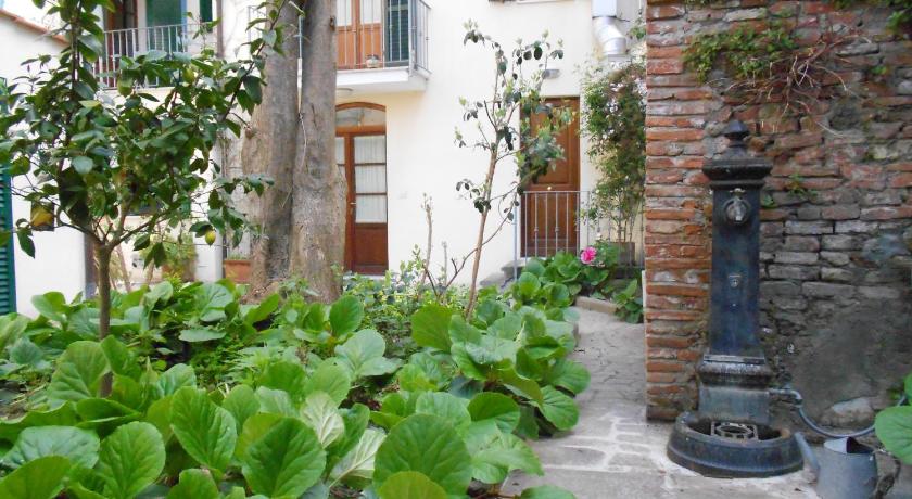 Residence Domus — Hotel in Pisa