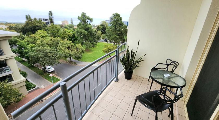 Spacious 4 BR and 2 Bathrooms City Apartment photo