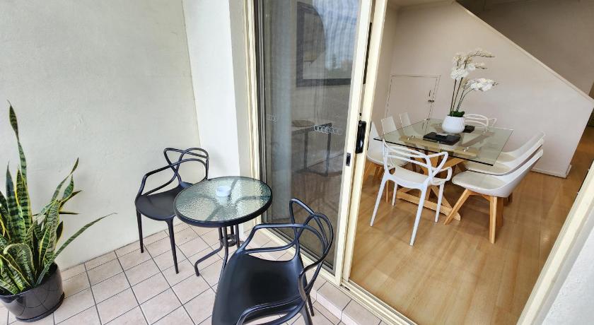 Spacious 4 BR and 2 Bathrooms City Apartment photo